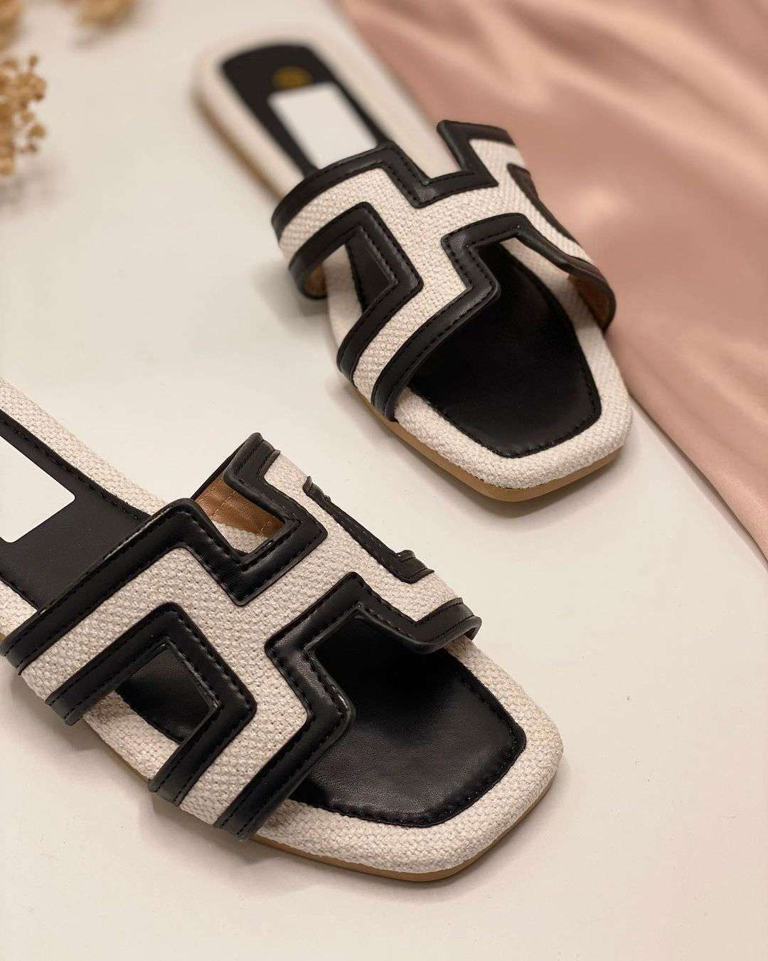 Stylish Flat Slippers for Summer in Multiple Colors