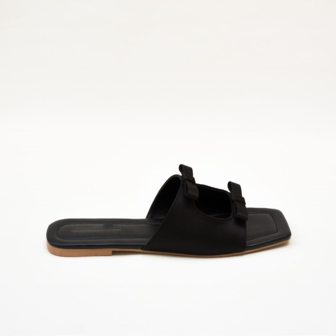 Styled Look – Casual Outfit with Black Slide Slippers