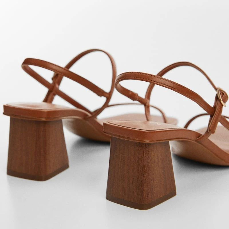 Comfortable Heeled Sandals – Elegant Party Look
