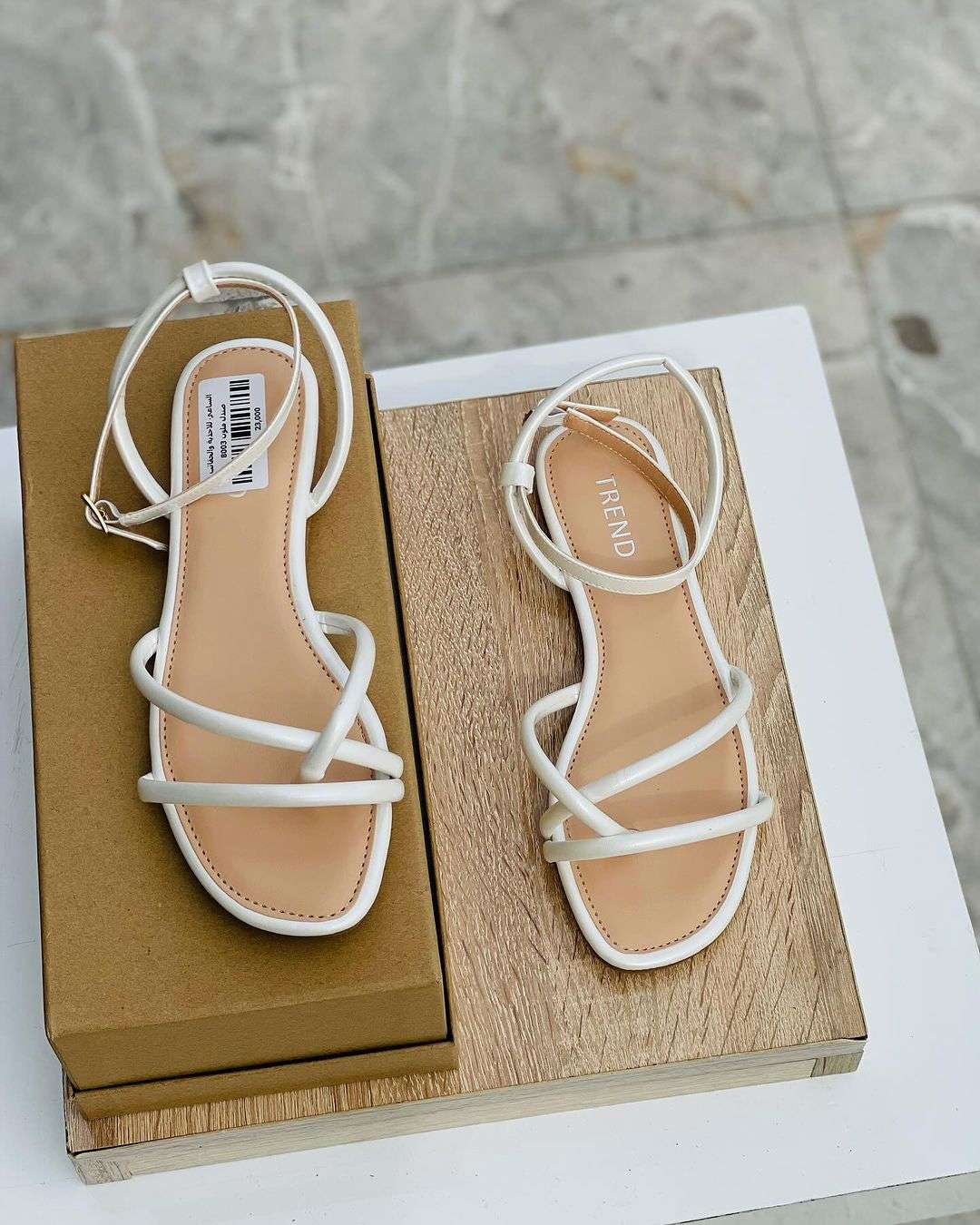 Easy Slip-On Slippers with Supportive Design

