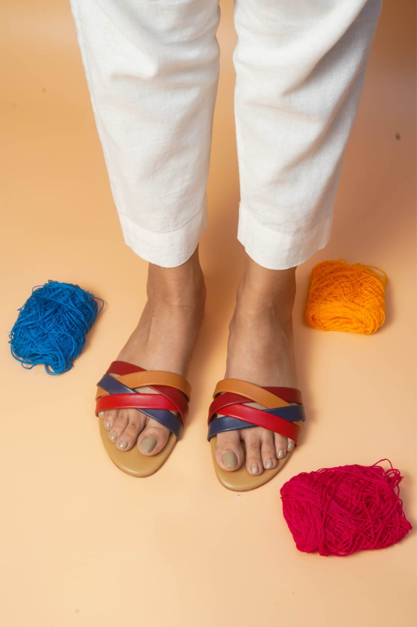 Comfortable Women’s Crisscross Strap Flats – Stylish Summer Footwear